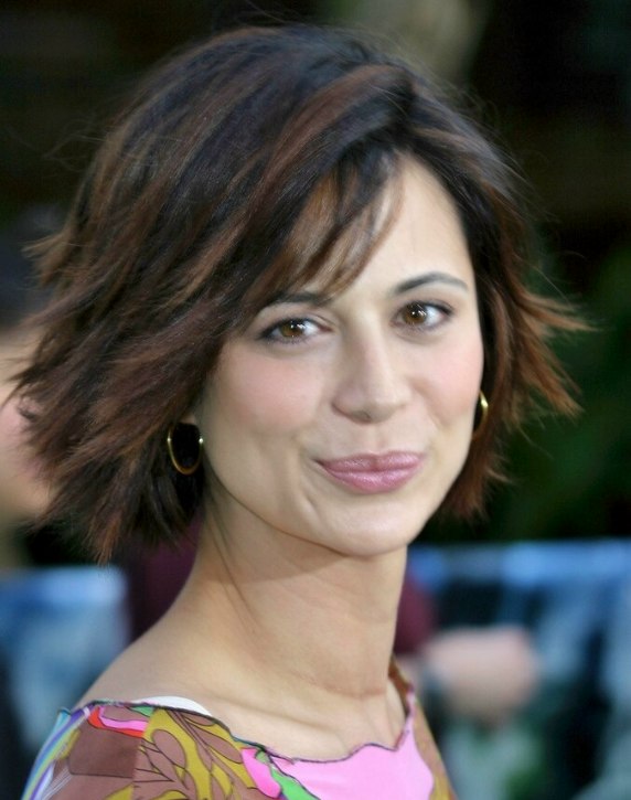 Catherine Bell's short layered bob that reaches to the middle of the neck