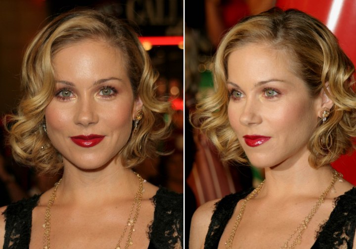 Short retro hairstyle with curls - Christina Applegate