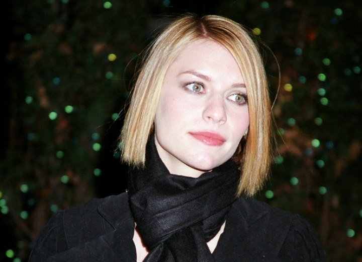 Bone straight mid-length hairstyle - Claire Danes