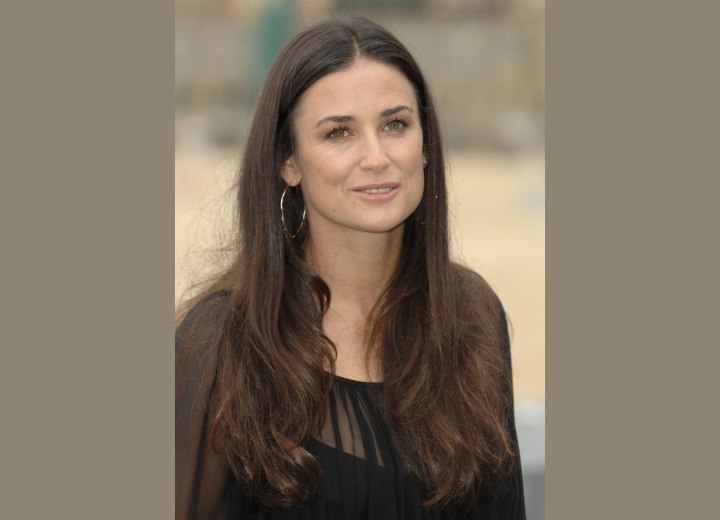 Long hairstyle for women aged over 40 - Demi Moore