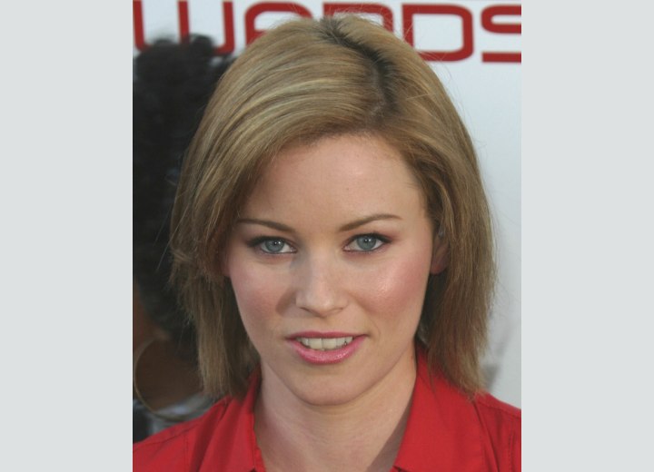 Hairstyle with a zigzag part - Elizabeth Banks