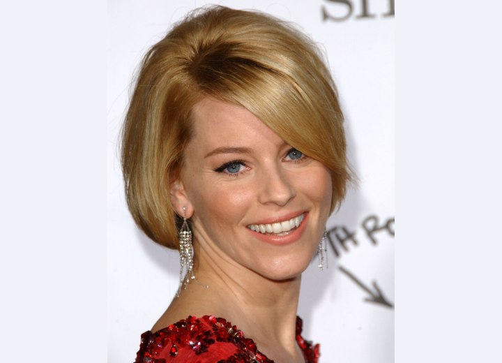 Elizabeth Banks - Short hairstyle with smooth round lines