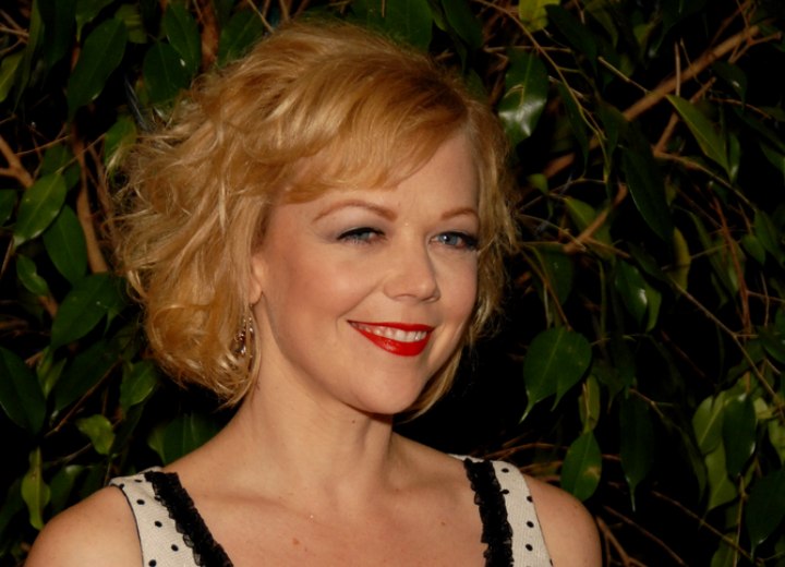Emily Bergl - Short tussled hairstyle for blonde hair