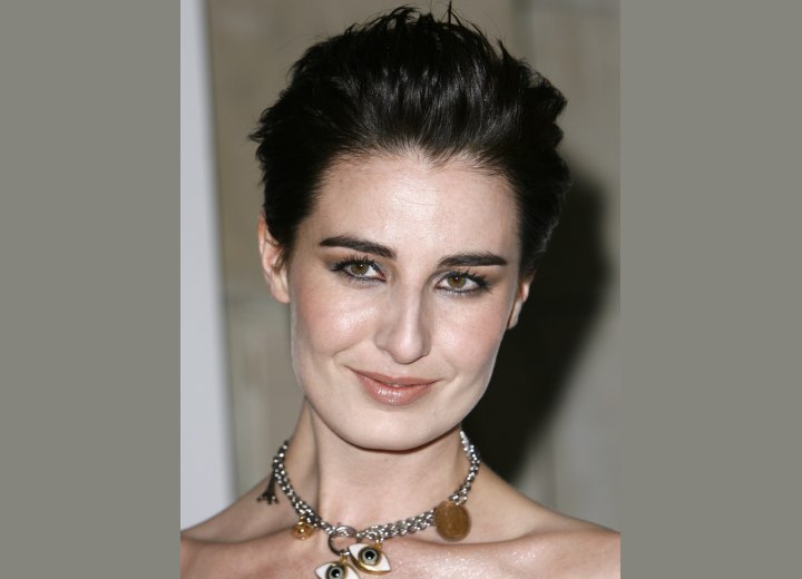 Short hairstyle with the hair away from the face - Erin O'Connor