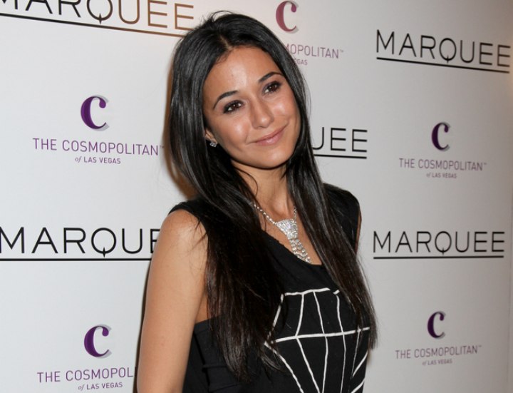 Emmanuelle Chriqui - Long straight hairstyle with the hair divided in the center