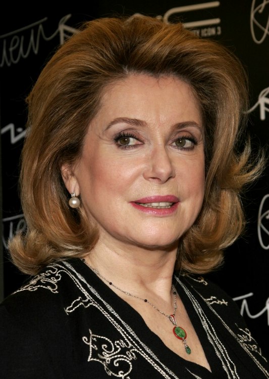 Hairstyle for women aged over 60 - Catherine Deneuve