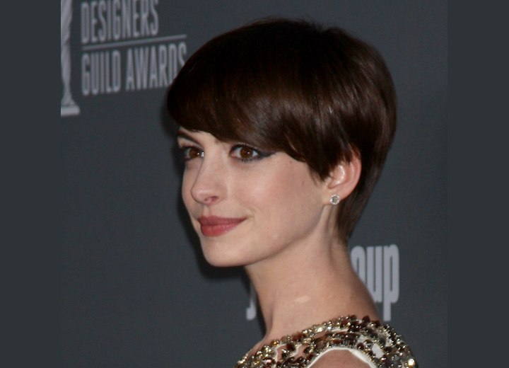 Anne Hathaway - Short and simple low maintenance hairstyle