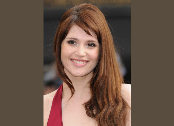 Gemma Arterton - Hairstyle to camouflage a broad forehead