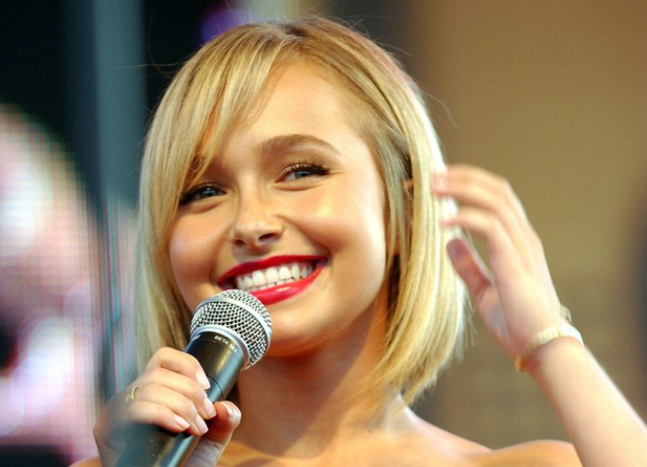 Hayden Panettiere - Short hairstyle with flattering bangs