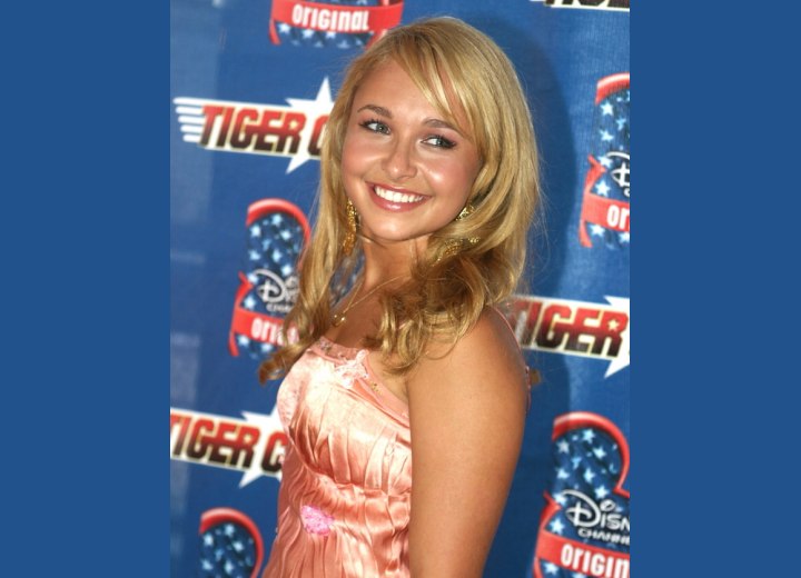 Hayden Panettiere - Long hairstyle that frames the face
