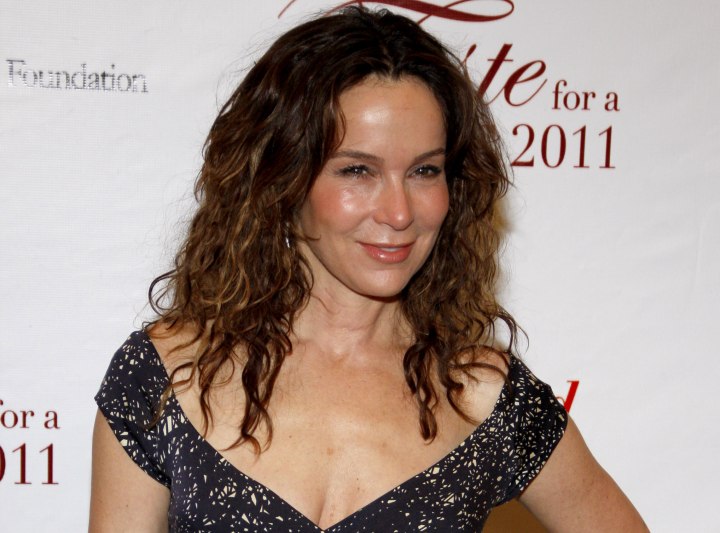 Jennifer Grey - Long hairstyle that keeps the forehead free