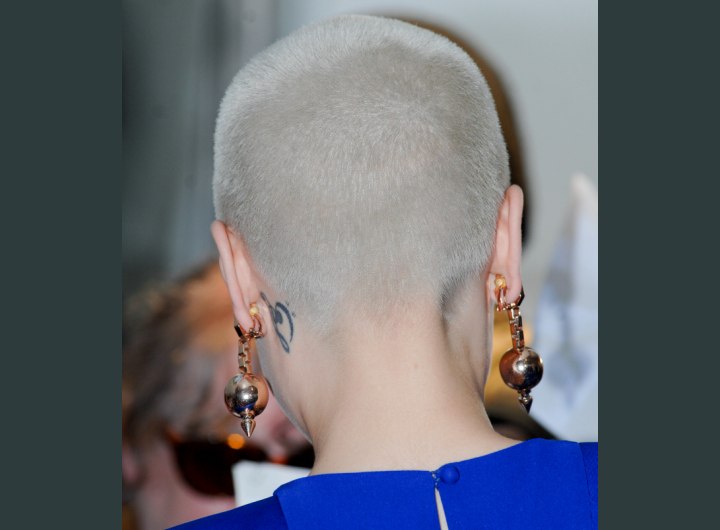 Almost bald Jessie J - Back view of her head