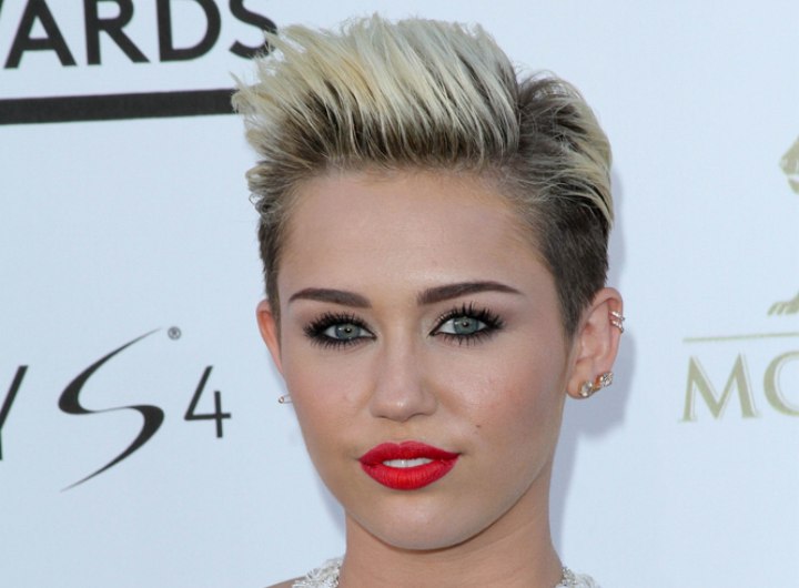 Very short hairstyle with buzz cut sides - Miley Cyrus