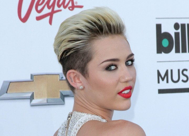 Miley Cyrus wearing her hair extremely short