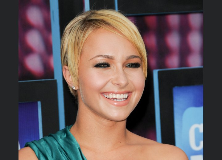 Hayden Panettiere's sexy short hairstyle