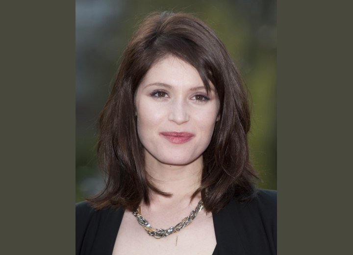 Gemma Arterton - Shoulder length hairstyle with a zigzag part