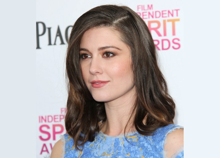 Mary Elizabeth Winstead - Simple and elegant hairstyle with loose whimsical waves