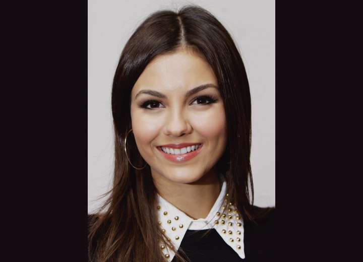 Victoria Justice - Classic long hairstyle for chocolate brown hair