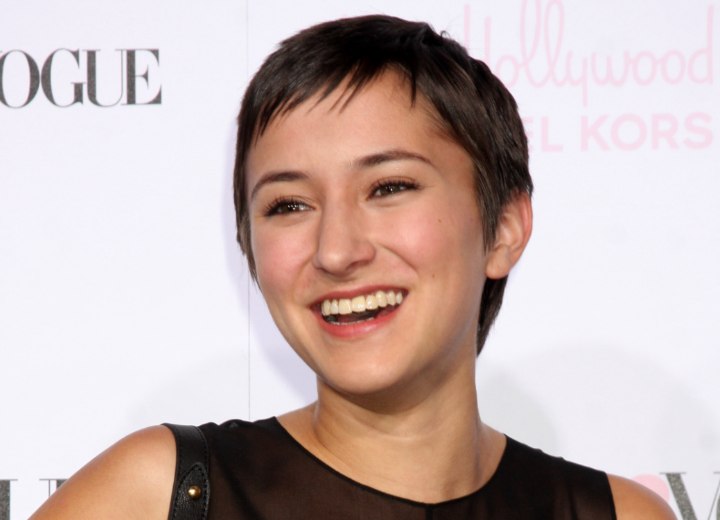 Zelda Williams with her hair cut short around her ears