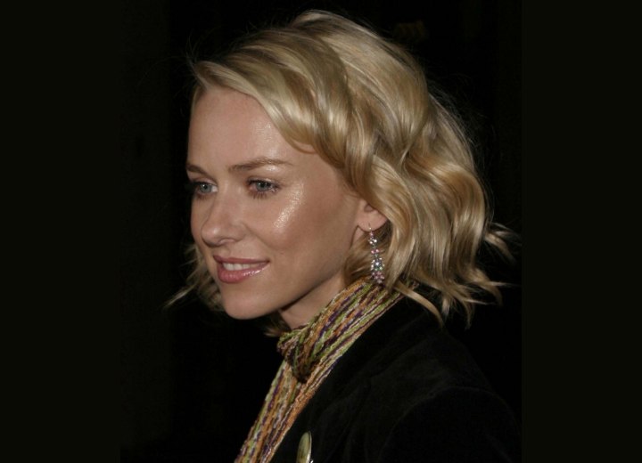 Side view of Naomi Watts hairstyle