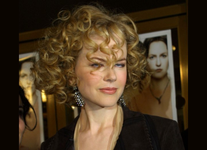 Curly perm with spiral curlers - Nicole Kidman