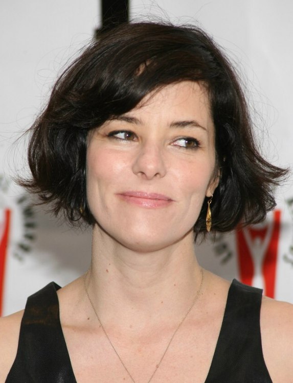 Parker Posey's short haircut with waving