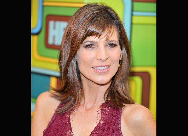 Hair with ends that flip up - Perrey Reeves