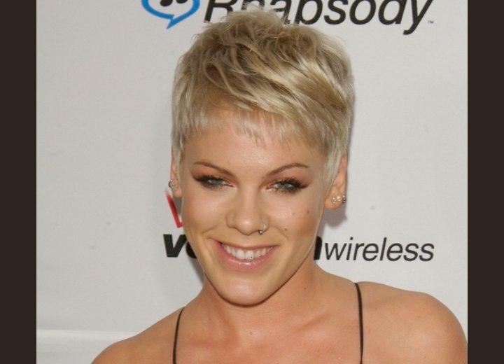 Very short hairstyle with a clipped neckline - Pink