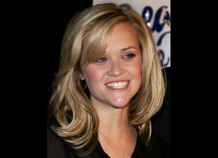 Reese Witherspoon - Healthy looking hair with gloss