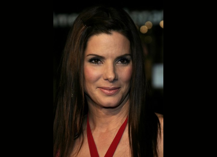 Sandra Bullock - Long and smoothly layered hairstyle