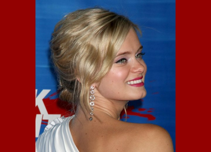 Hair pulled back loosely - Sara Paxton