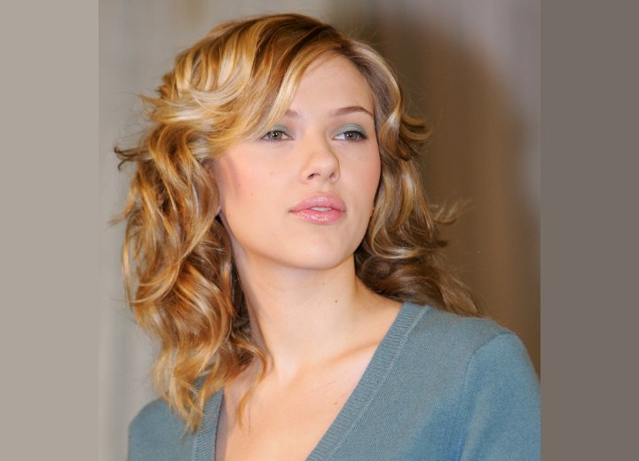 Scarlett Johansson - Long hairstyle with layers