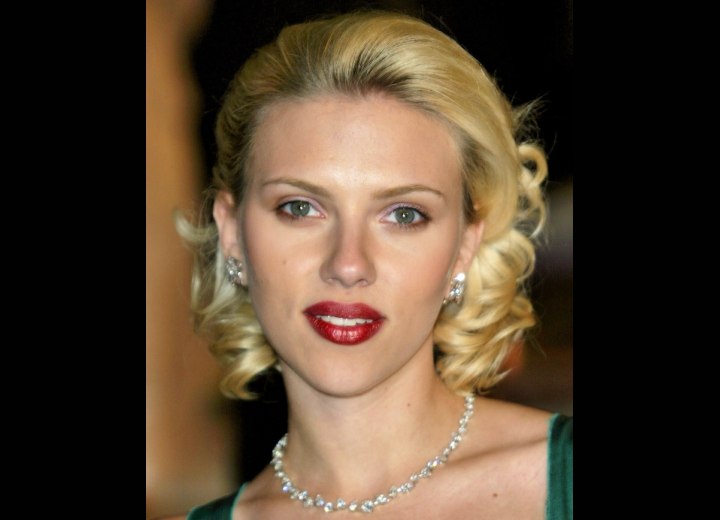 Vintage hairstyle inspired by Hollywood - Scarlett Johansson
