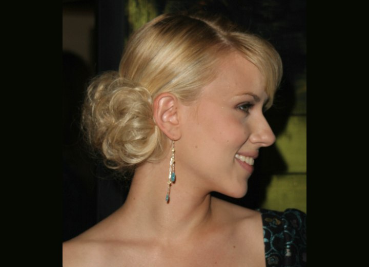 Side view of Scarlett Johansson's hairstyle