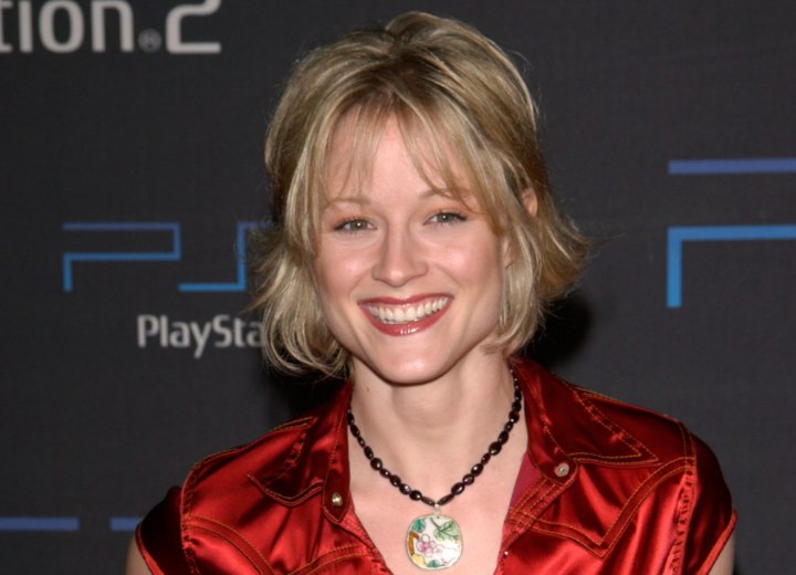 Teri Polo with a young above the collar haircut