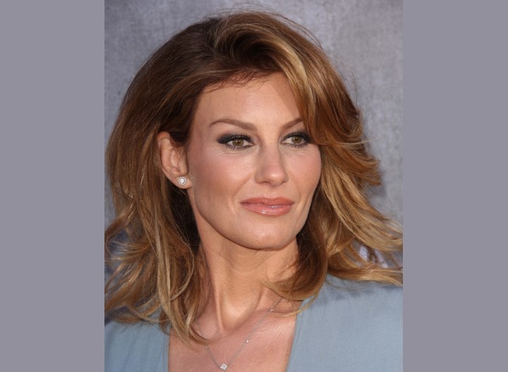 Faith Hill - Shoulder length hairstyle with volume