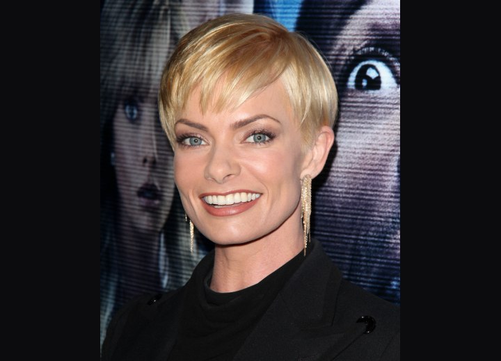 Jaime Pressly - Very short hairstyle with bangs