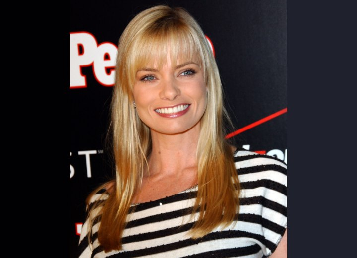Jaime Pressly's hair coloring with darker slices