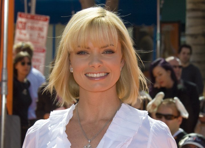Jaime Pressly's hair that falls under naturally