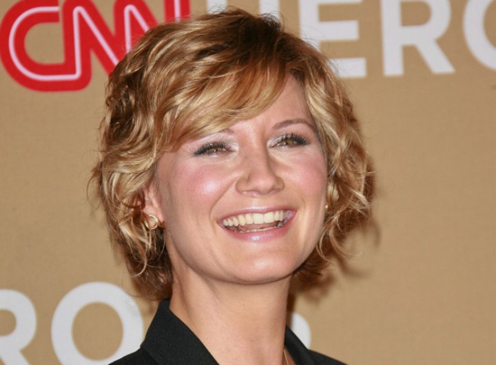 Jennifer Nettles short and collar cuffing hairstyle