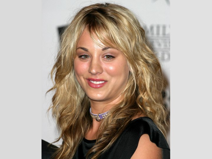 Just out of bed look for long hair - Kaley Cuoco