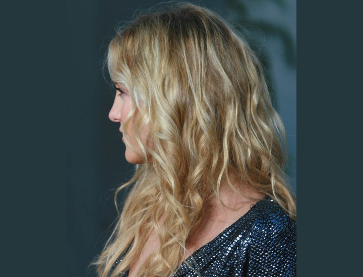Side view of Kate Hudson's hairstyle