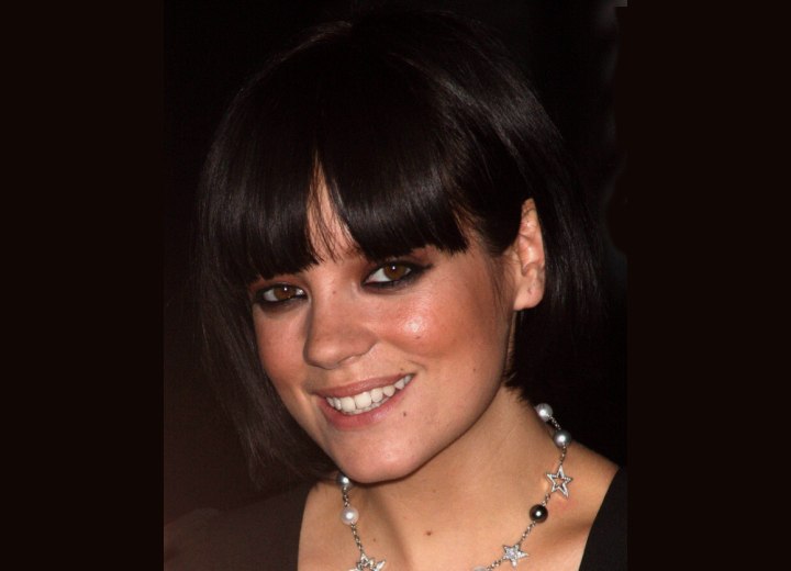 Lily Allen wearing her hair in a bob with crescent bangs