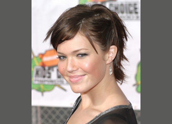 Straight short hairstyle - Mandy Moore