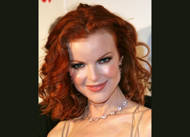 Shoulder length hair with curls - Marcia Cross