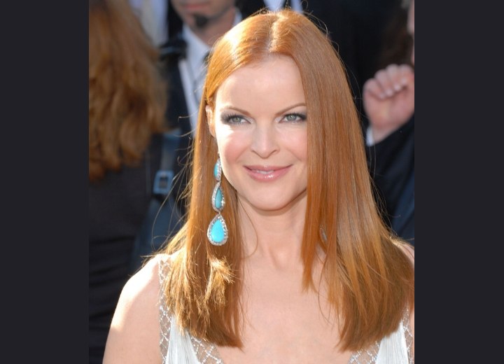 Long red hair with tapering - Marcia Cross