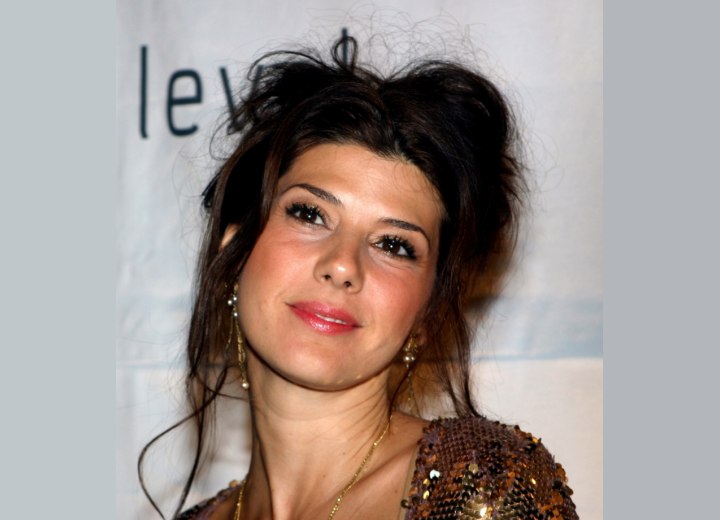 Simple upstyle with wispy sections - Marisa Tomei