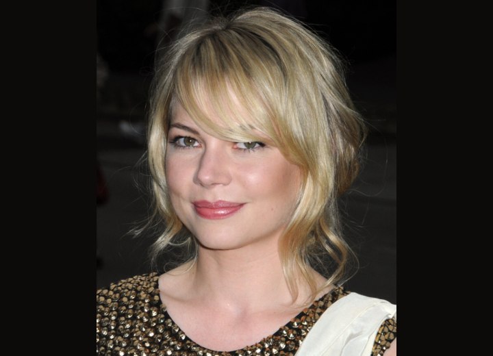 Feminine hairstyle for a tender appearance - Michelle Williams