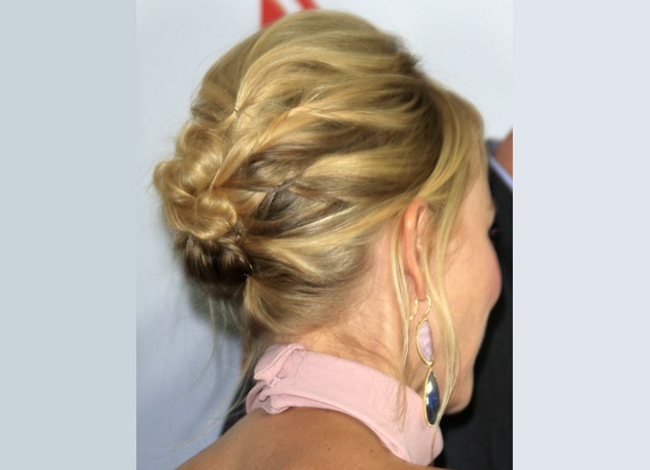 Naomi Watts hait in an updo - Back view