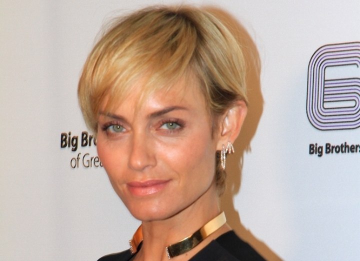 Amber Valletta - Blonde pixie with bangs